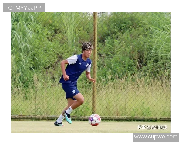 足球球星逆袭成长之路 展现超凡实力与不懈奋斗精神